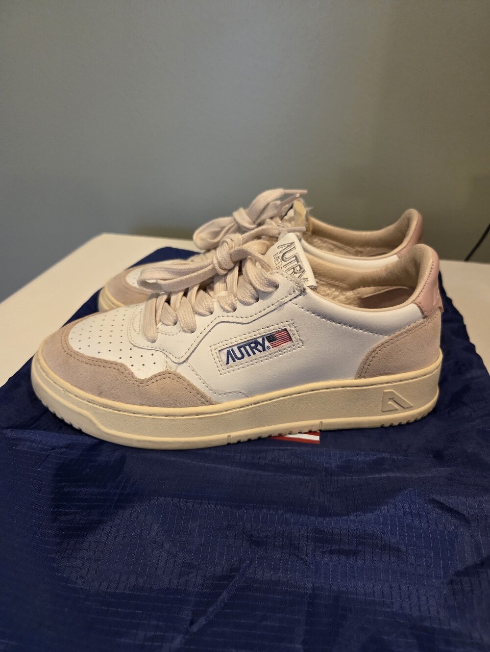 Autry White & Blush Low-Top Sneakers
